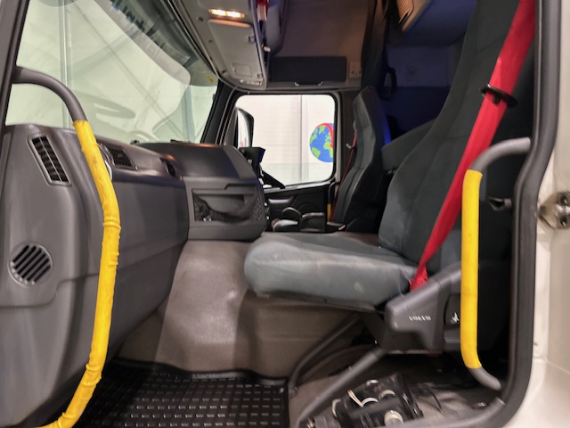 Volvo FM 450 Dropside Brick Grab Drawbar