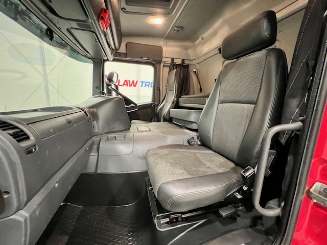 Scania P230 4×2 Sleeper Cab Curtainsider