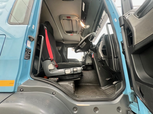 MAN TGS 26.320 6×2 Sleeper Cab Insulated Box Van