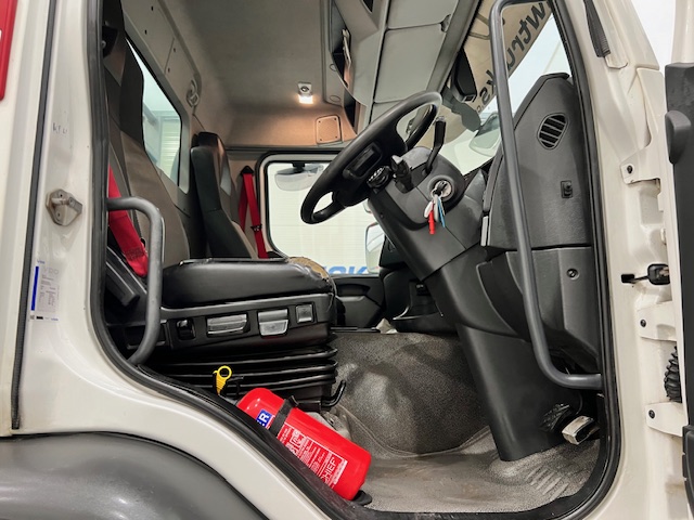 Renault C320 6×2 Day Cab Dropside with Crane