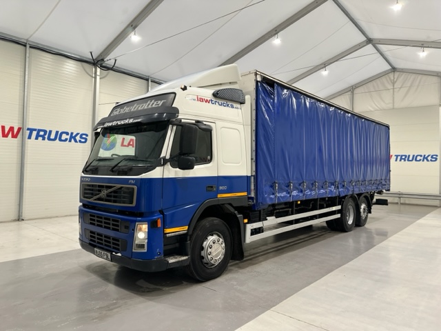 Volvo FM 300 6×2 Sleeper Cab Curtainsider
