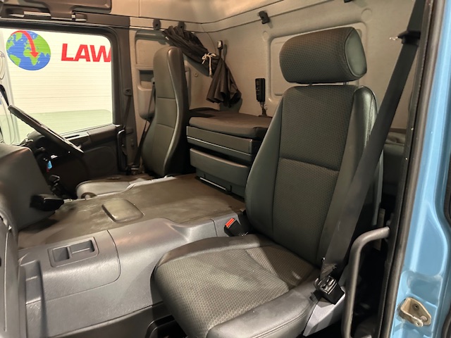Scania P320 6×2 10 Tyre Rear Lift Insulated Box Van