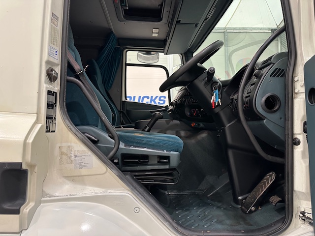 DAF CF65 220 Sleeper Cab Curtainsider Manual