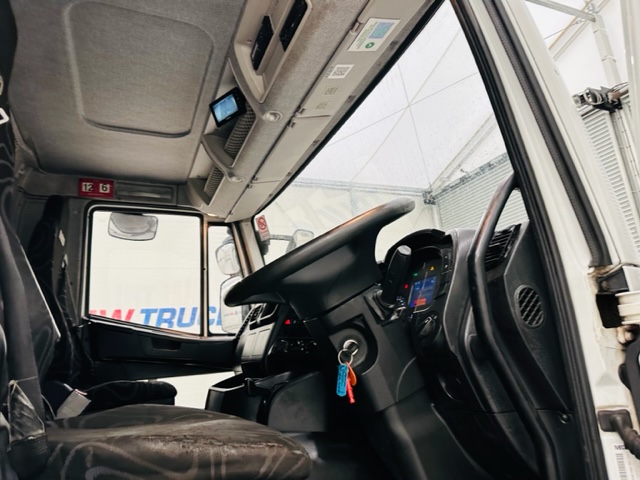 Iveco Stralis 310 AT 6×2 Box Van