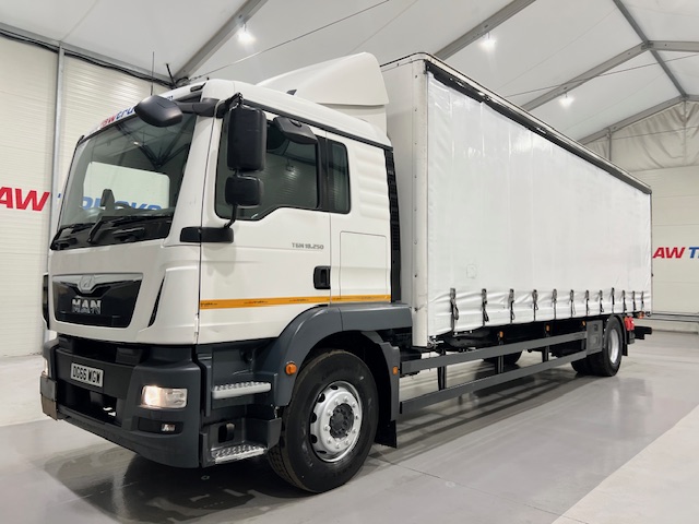 MAN TGM 18.250 4×2 Sleeper Cab Curtainsider