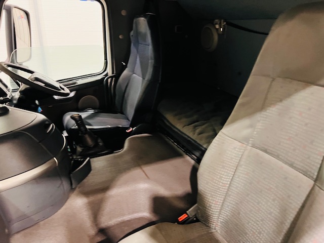Volvo FM9 260 10 Tyre Sleeper Cab Curtainsider