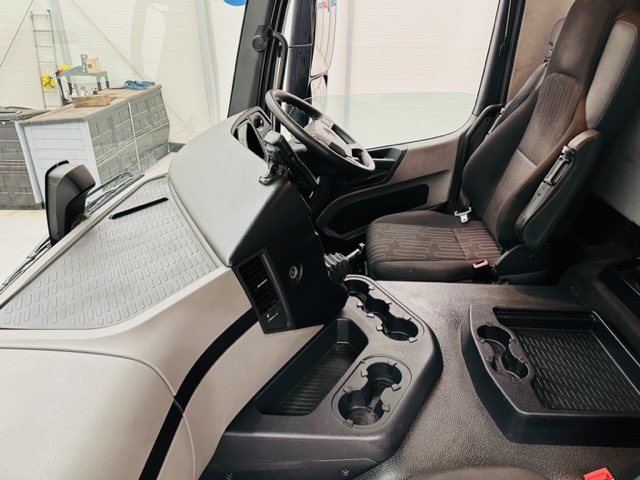 Mercedes Actros 1824 Day Cab Curtainsider