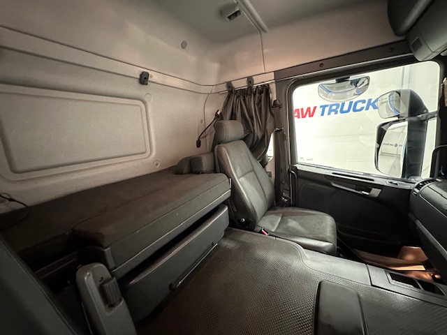 Scania P250 4×2 Sleeper Cab Fridge Box