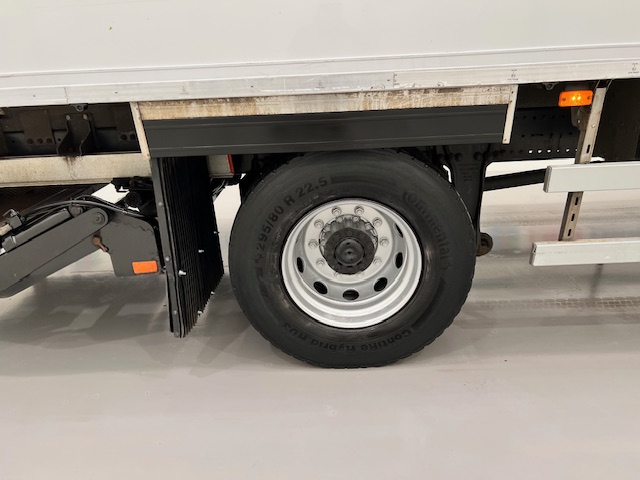 Mercedes Axor 1824 Day Cab Fridge Box