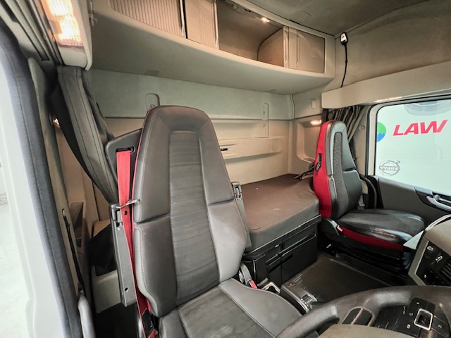 Volvo FH 460 6×2 Midlift Tractor Unit