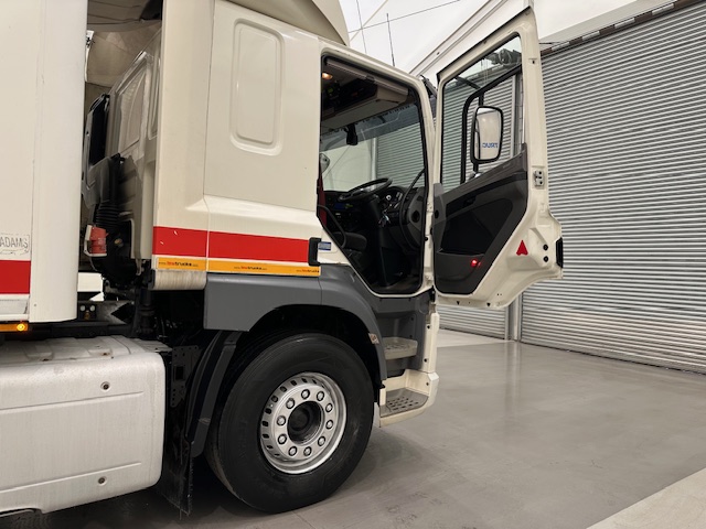 DAF CF 370 6×2 Sleeper Cab Fridge Box