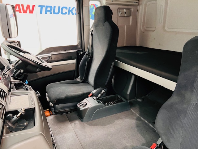 MAN TGM 18.250 Sleeper Cab Curtainsider