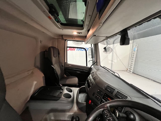 DAF CF 260 4×2 Day Cab Fridge Box
