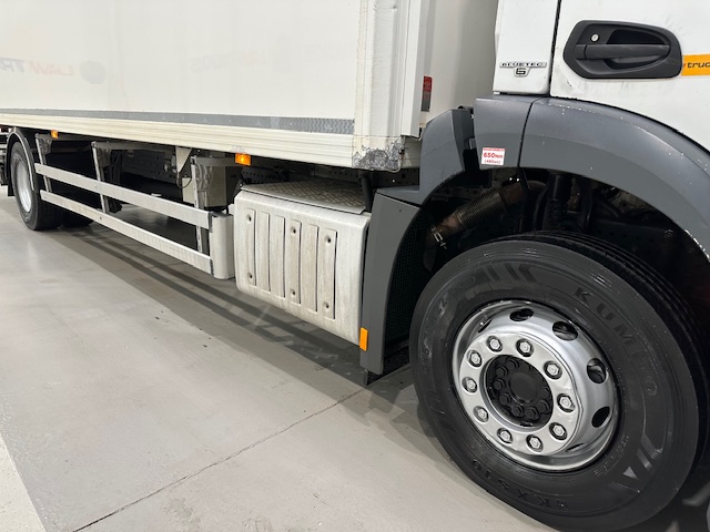 Mercedes Antos 1827 Day Cab Fridge Box