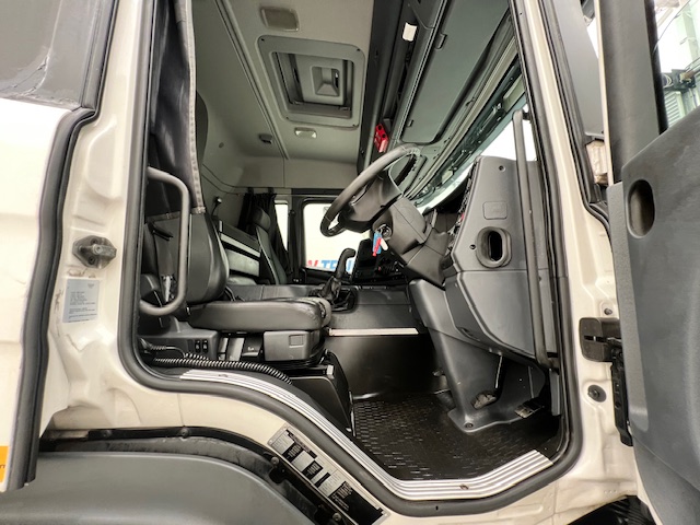 Scania P320 6×2 10 Tyre Sleeper Cab Dropside