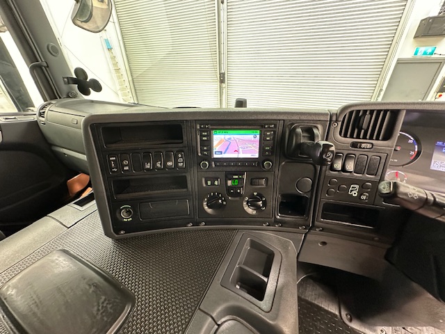 Scania P250 4×2 Sleeper Cab Box Van