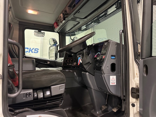 Scania P280 6×2 Rear Lift Day Cab Fridge Box