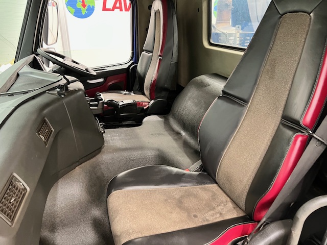 Volvo FM 410 8×4 Day Cab Steel Tipper