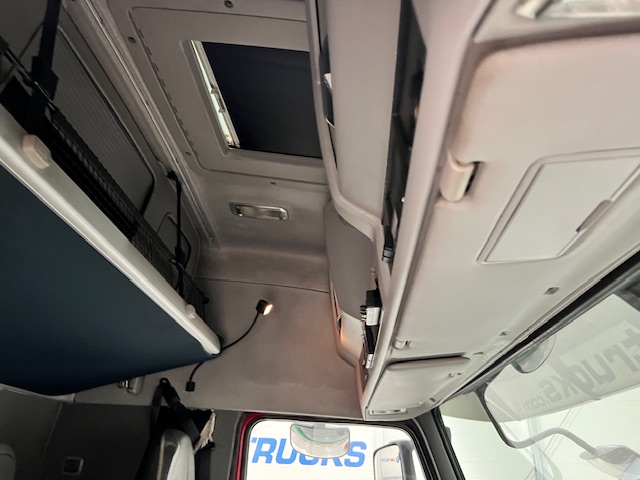 Volvo FM 450 6×2 Sleeper Cab Curtainsider