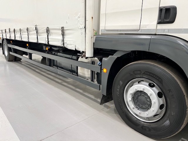 MAN TGM 18.250 4×2 Sleeper Cab Curtainsider