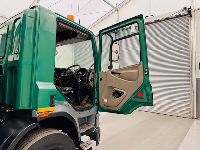 DAF CF75 310 Day Cab Dropside Brick Grab