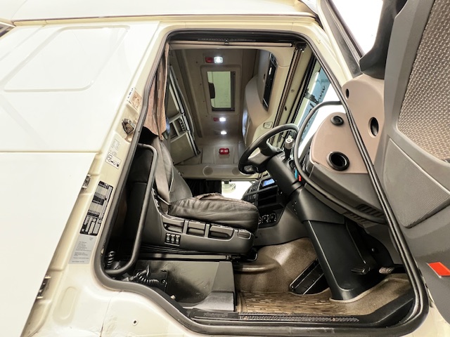 DAF XF 460 4×2 Super Space Cab Tractor Unit