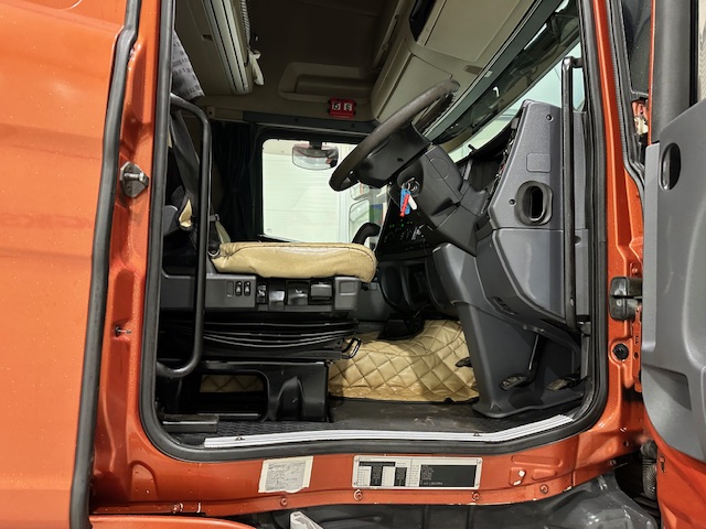 Scania R420 6×2 10 Tyre Rear Lift Flatbed Manual