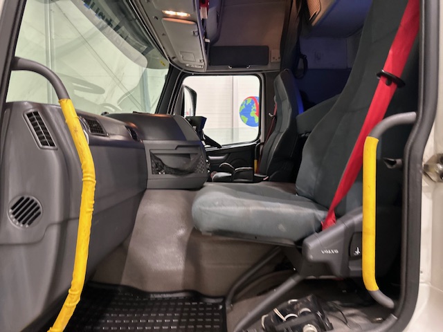 Volvo FM 450 Dropside Brick Grab Drawbar