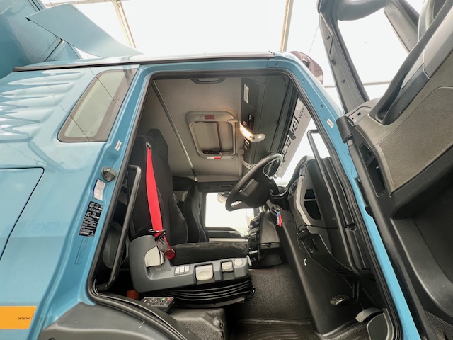 MAN TGS 26.320 6×2 Sleeper Cab Insulated Box Van
