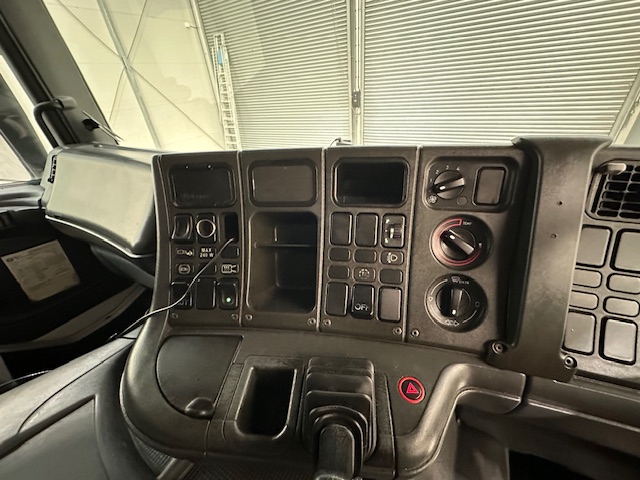 Scania P94 230 Sleeper Cab Curtainsider
