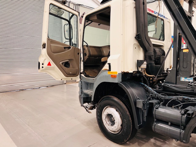 DAF CF85 360 8×4 Day Cab Hookloader Manual