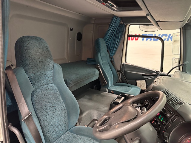 DAF CF65 220 Sleeper Cab Curtainsider Manual