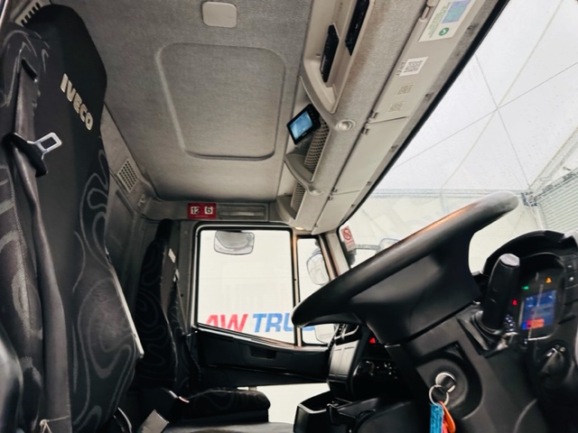 Iveco Stralis 310 AT 6×2 Box Van