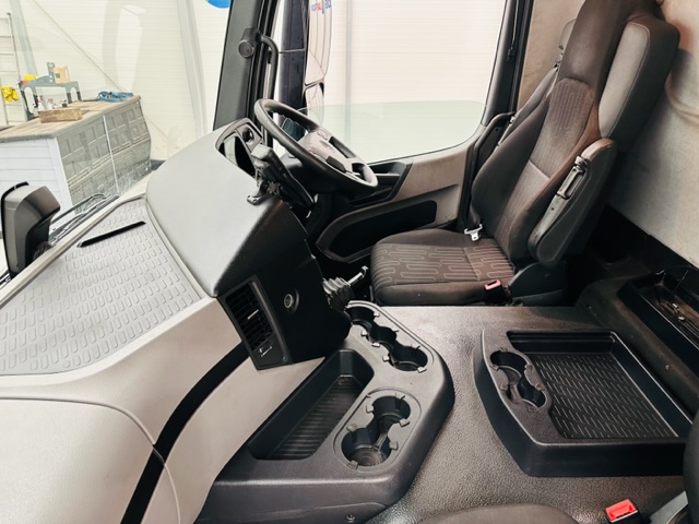 Mercedes Actros 1824 Day Cab Curtainsider