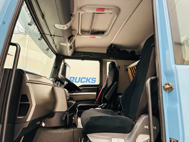 MAN TGS 26.360 6×2 Sleeper Cab Box Van