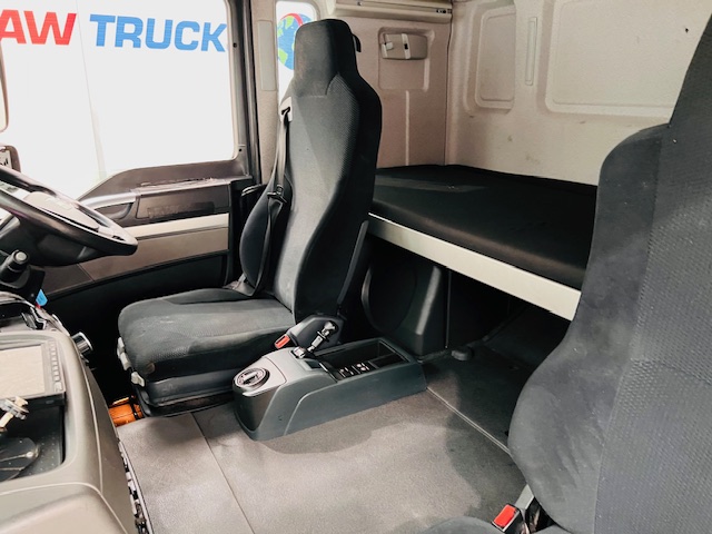MAN TGM 18.250 Sleeper Cab Curtainsider