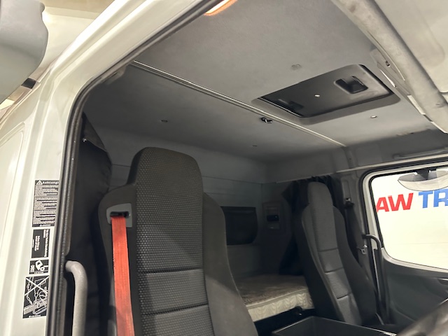 Mercedes Axor 1824 Sleeper Cab Flatbed