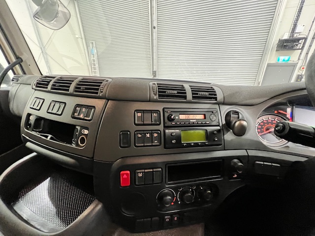 DAF CF 260 4×2 Day Cab Fridge Box