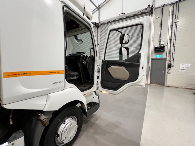 Renault Midlum 190 Sleeper Cab Box Van