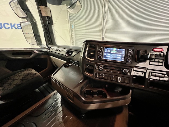 Scania R450 6×2 Midlift Tractor Unit