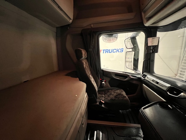 Scania R450 6×2 Midlift Tractor Unit