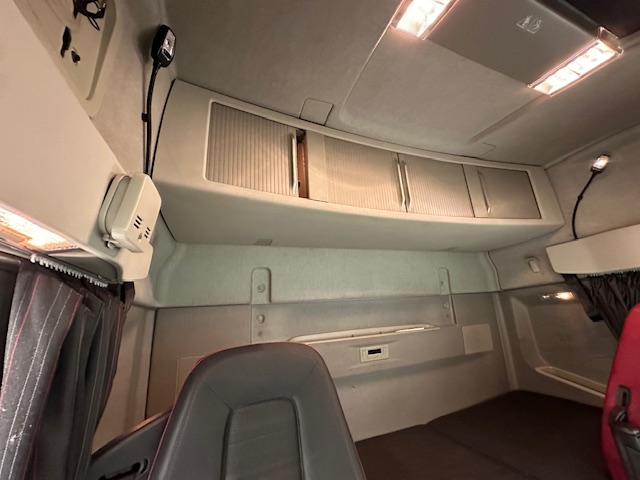 Volvo FH 500 6×2 Midlift Tractor Unit
