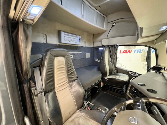 Volvo FH 500 6×2 Midlift Tractor Unit