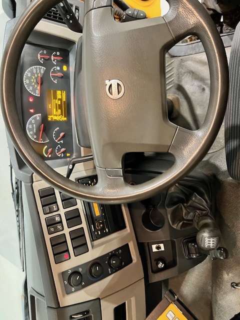 Volvo FE 240 4×2 Day Cab Gritter