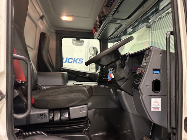 Scania P280 6×2 Rear Lift Day Cab Fridge Box