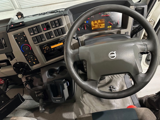 Volvo FL 240 4×2 Day Cab Box Van