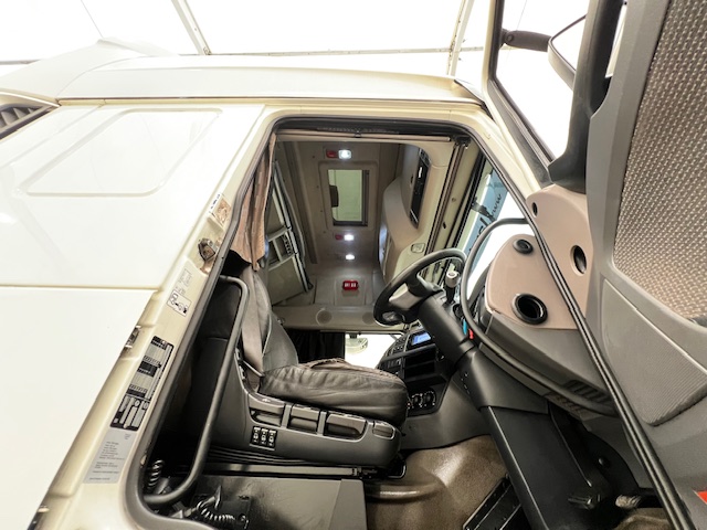 DAF XF 460 4×2 Super Space Cab Tractor Unit
