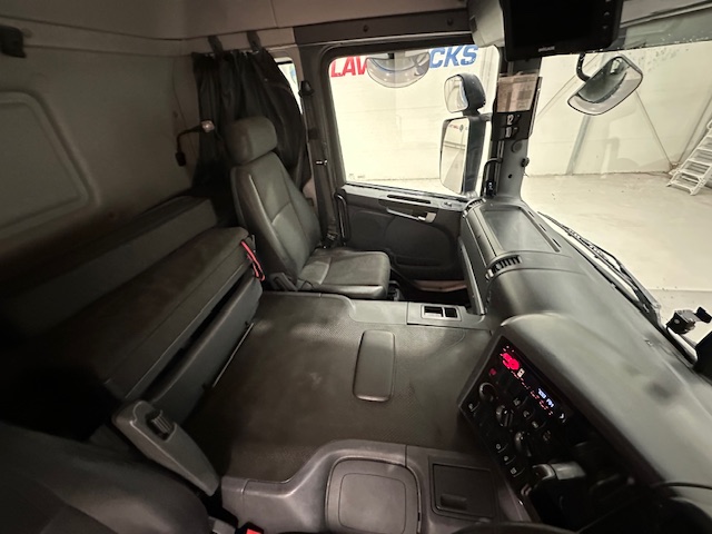 Scania P250 4×2 Sleeper Cab Fridge Box
