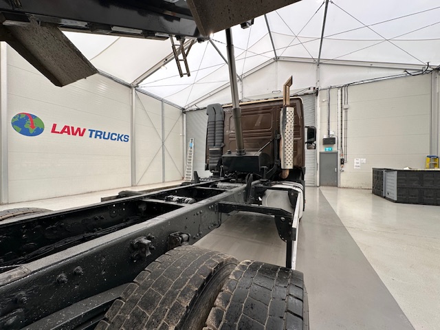Volvo FM9 300 6×4 Sleeper Cab Tipper Manual