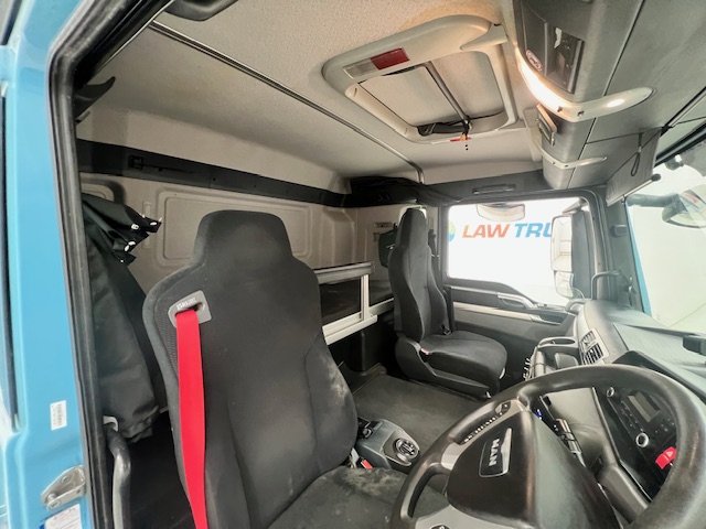 MAN TGS 26.320 6×2 Sleeper Cab Insulated Box Van